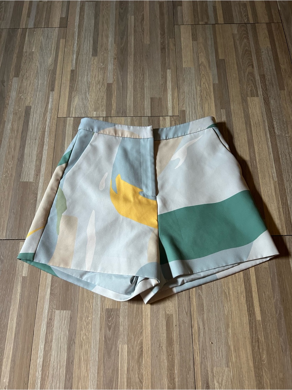 Love, Antonio Seascape Set High Rise Shorts Crop Top White/Blue Size 4 - Picture 10 of 16